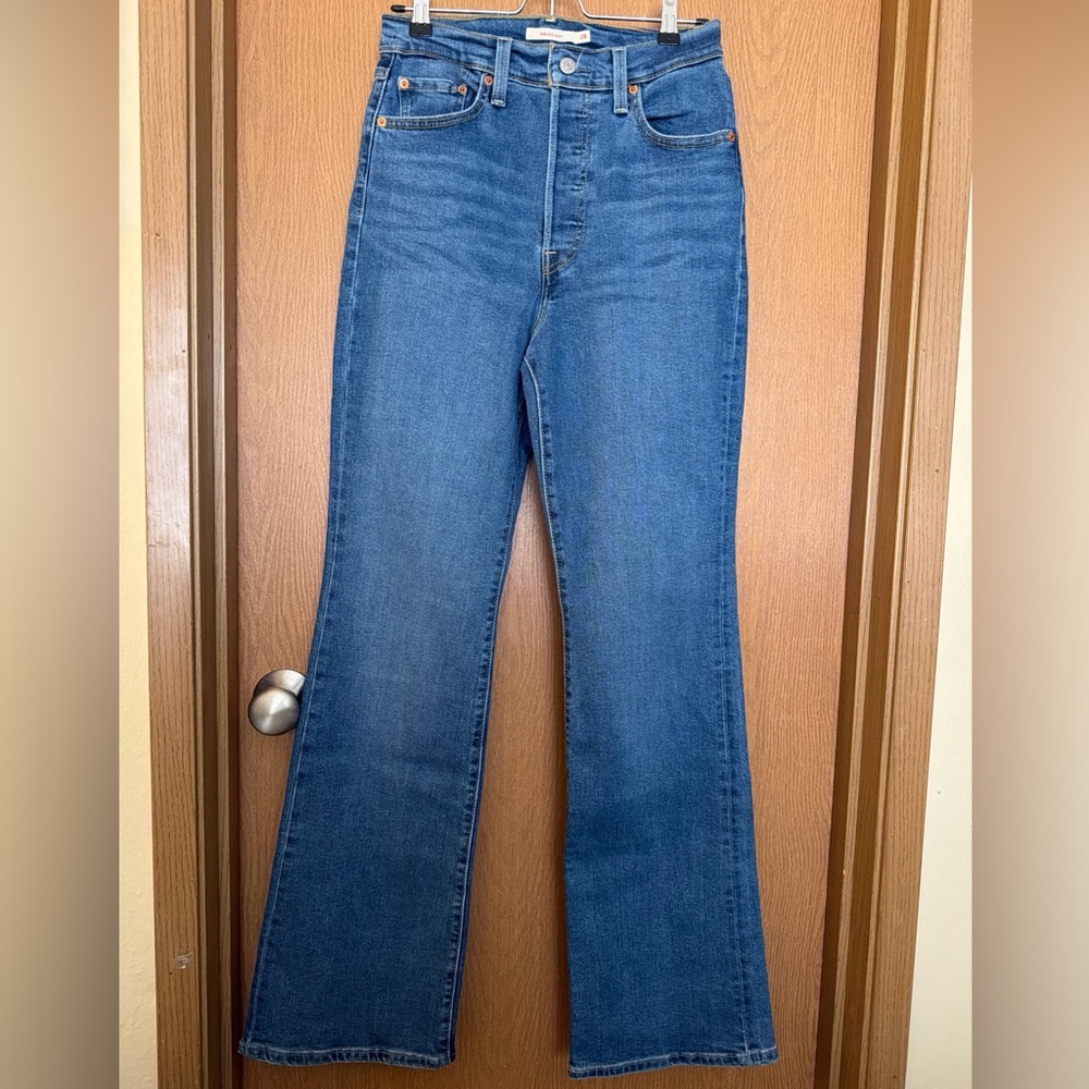 Levi's Premium Ribcage Boot Jeans High Rise Button Fly. Size 28.